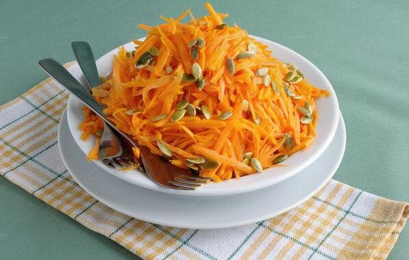 Insalata autunno in base ai semi di zucca aiuta dalla prostatite